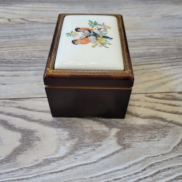Vintage Japanese handpainted music box Wooden and porcelain - Picture 5 of 14